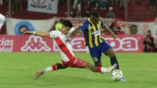 JCampaz tuvo ante Huracán una nueva presentación para olvido. El volante sigue muy flojo desde lo futbolístico y físico.