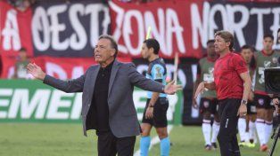 Detallista. Russo vivió el clásico ante Newell’s con marcada pasión por el canalla.