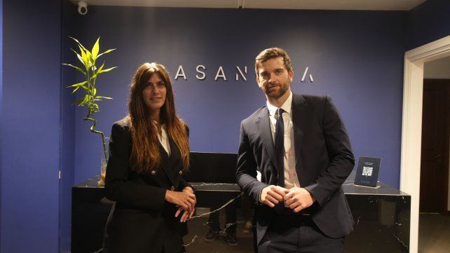 María Eugenia Salvatierra junto a Andrés Marcato de Casanova Tax.