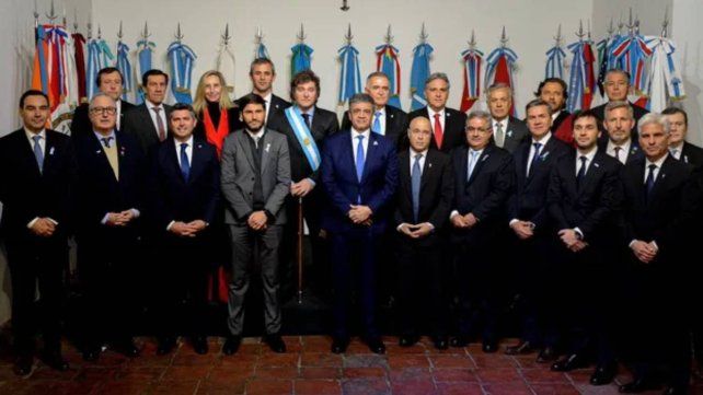 Javier Milei convocó a los gobernadores a una mesa de diálogo sobre las próximas reformas Javier Milei convocó a los gobernadores a una mesa de diálogo sobre las próximas reformas