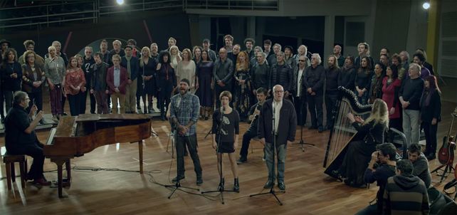 Por la Amia, cien músicos argentinos grabaron La memoria, de León Gieco