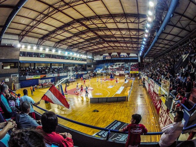 Uni&oacute;n llen&oacute; su estadio en las recordadas finales de 2013 con Barrio Parque.