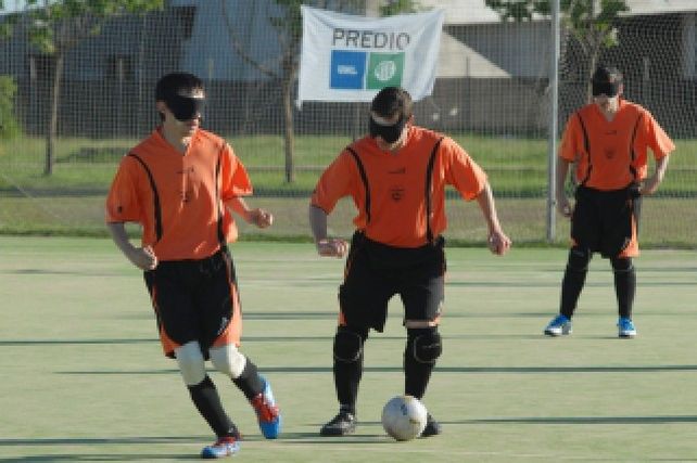 Se amplía la propuesta de fútbol para ciegos en la UNL