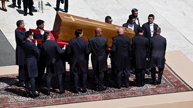 Las imágenes más emotivas del funeral del papa Francisco en la Plaza de San Pedro