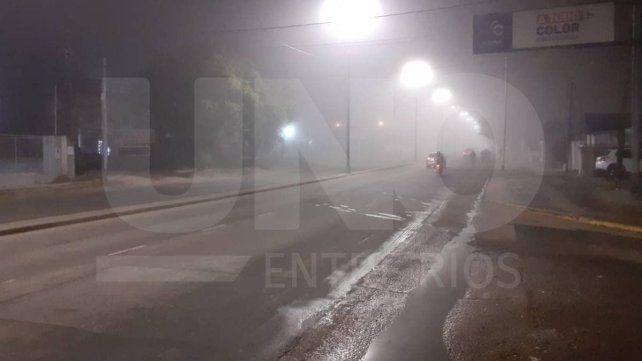 Entre Ríos: una espesa niebla cubre el territorio y perjudica la visibilidad en rutas
