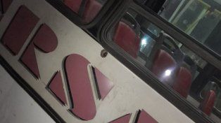 Casi es una tragedia: balearon un colectivo de la Línea 1 con pasajeros