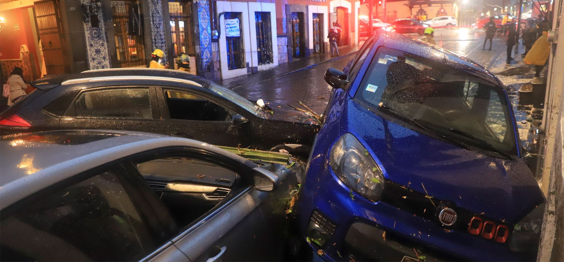 Vehículos dañados tras lluvias torrenciales. Al menos una persona falleció y varias viviendas y vehículos resultaron dañados, con precipitaciones que oscilaron entre los 65 y los 80 mm, según informaron las autoridades de Puebla, Mexico. Fotografía: Anadolu/Getty Images Vehículos dañados tras lluvias torrenciales. Al menos una persona falleció y varias viviendas y vehículos resultaron dañados, con precipitaciones que oscilaron entre los 65 y los 80 mm, según informaron las autoridades de Puebla, Mexico. Fotografía: Anadolu/Getty Images