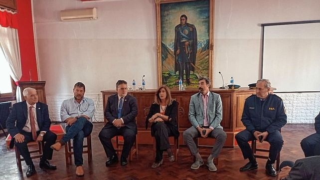 La ministra Rosario Romero se mostró acompañada por legisladores provinciales
