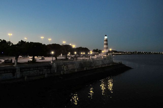 El Faro ilumina nuevamente la Costanera de la ciudad de Santa Fe