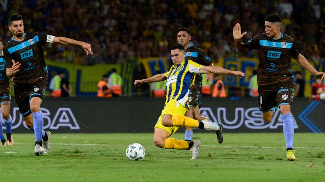 Maxi Lovera define de zurda después de una jugada maradoniana, la que le dio el título a Central. Maxi Lovera define de zurda después de una jugada maradoniana, la que le dio el título a Central.