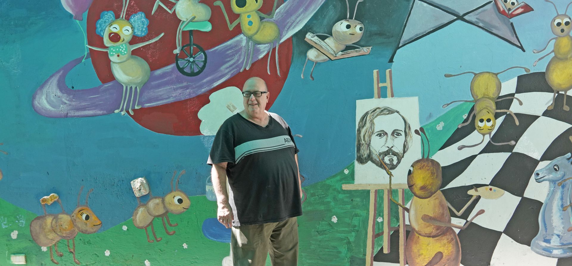 Carlos Núñez, amigo de Claudio Pocho Lepratt, referente de la Biblioteca Pocho Lepratti y FM Radio La Hormiga