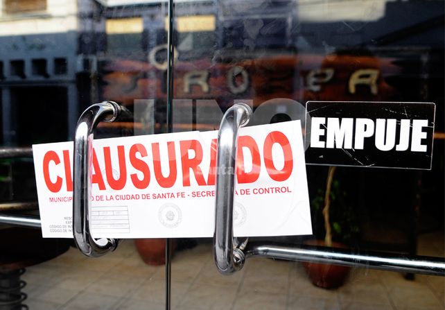 Por razones de seguridad, el municipio local clausuró un bowling en pleno centro