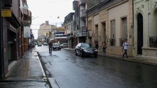 ¿Se va el calor agobiante? Bajó la temperatura y cayeron algunas gotas