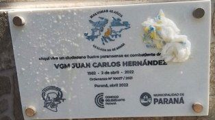 Menores de edad escupieron sobre una placa en homenaje a un combatiente de la Guerra Malvinas. Ocurrió en la zona sur de Paraná