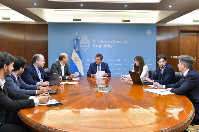 Aval. El mercado dio una muestra de respaldo y el gobierno logró una exitosa colocación de deuda.