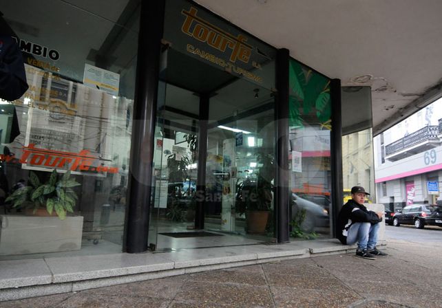 Poco movimiento. Las casas de cambio de la ciudad no operaron durante todo el día. UNO de Santa Fe/José Busiemi