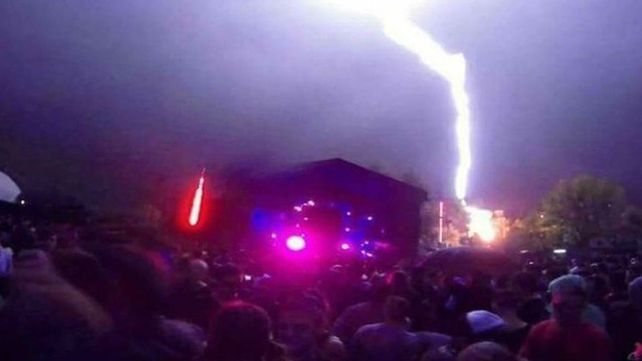 Cayó un rayo en una fiesta electrónica y el escenario se vino abajo