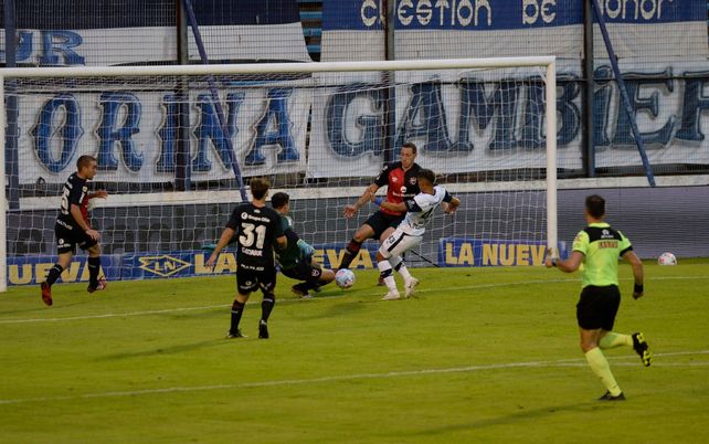 Newells perdió jugando mal y en esta ocasión la fuerza de voluntad no le alcanzó
