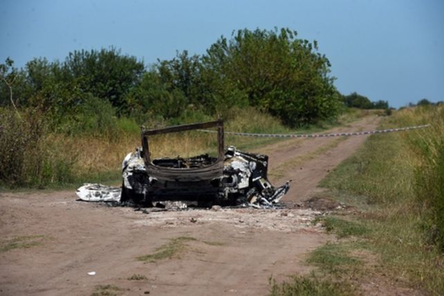 El Audi TT calcinado en donde encontraron el cuerpo de Erica Romero.&nbsp;