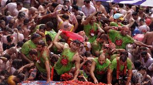Impactantes imágenes de la tradicional batalla de la tomatina española