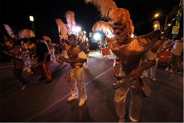 Carnavales entre Todos: 20 mil personas participaron de los corsos en Costanera Este