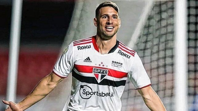 El delantero argentino Jonathan Calleri se convirtió en el segundo goleador extranjero en la historia de San Pablo.