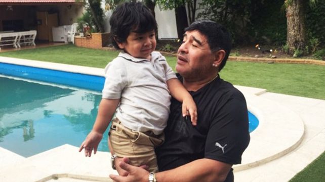 Maradona ya tiene preparado el regalo para el próximo cumpleaños de Dieguito Fernando.