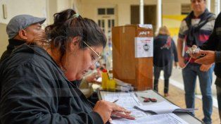 El dirigente de Nogoyá ganaba en ocho departamentos al inicio del escrutinio provisorio de la UCR. La reñida interna tendrá escrutinio definitivo el miércoles&nbsp;