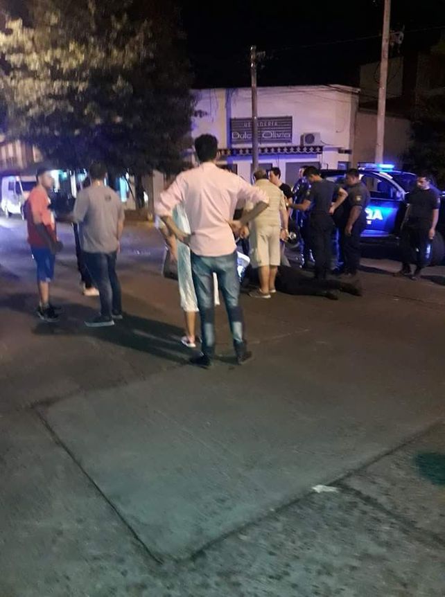 Atropelló y arrastró en su auto a un policía al escapar de un control de alcoholemia