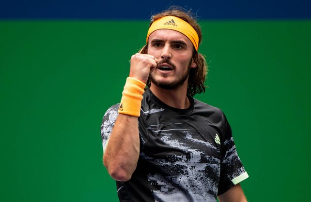 Tsitsipas eliminó a Djokovik y se metió en las semis de Shangai