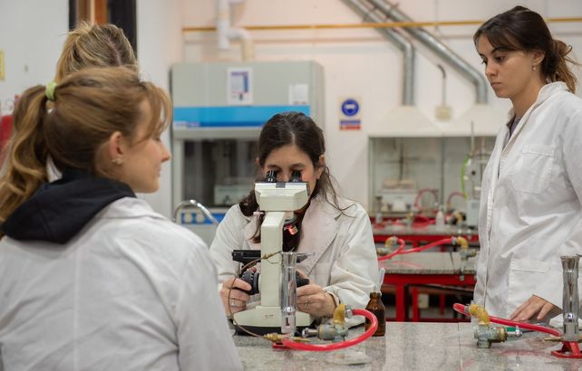 El éxito de conjugar excelencia académica y alta tasa de graduación