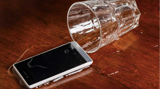 Celular mojado: qué hacer y qué evitar para protegerlo