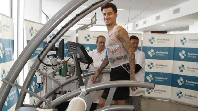 Coutinho llegó a Barcelona, pero con una lesión