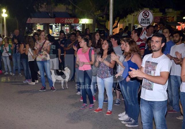 En la tercera marcha. Los manifestantes fueron en su mayoría estudiantes de la facultad.  Gentileza/Esperanza Día por Día