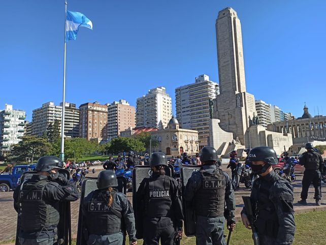 Las imágenes de los incidentes del Monumento por la protesta anticuarentena