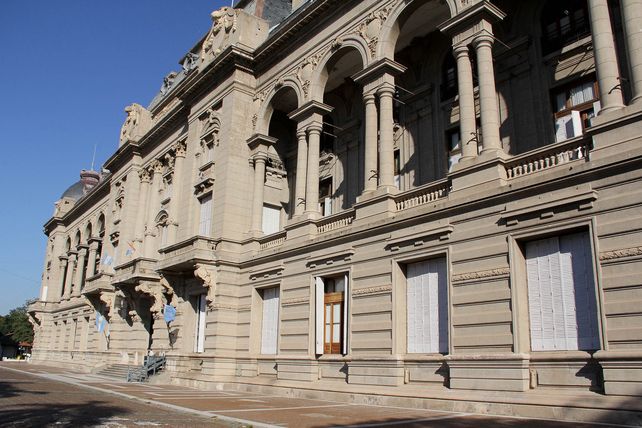 Dieron a conocer el cronograma de pago de haberes a los agentes provinciales y docentes