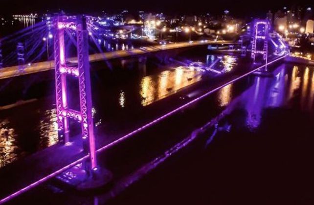 Un festival con luces violetas para que declaren la emergencia en violencia de género