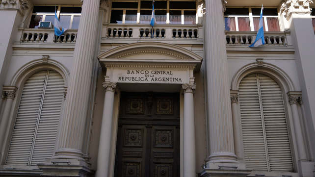 El impuesto País se retocará y se modificará el tipo de cambio para importadores