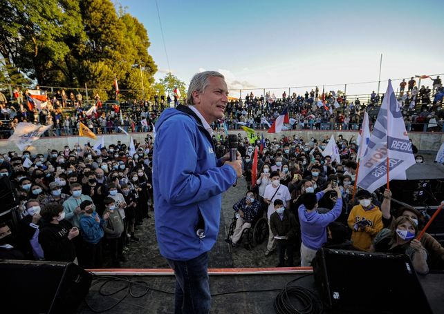 Boric y Kast se corren al centro en el tramo final de la campaña en Chile