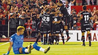 Grito de gol. Los&nbsp; rojinegros y el ritual del festejo que fue por 4, en el fundamental triunfo frente a Col&oacute;n.