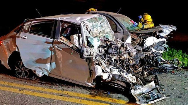Tragedia en Franck. Un impactante choque frontal en la Ruta 6 dejó un muerto y dos heridos graves