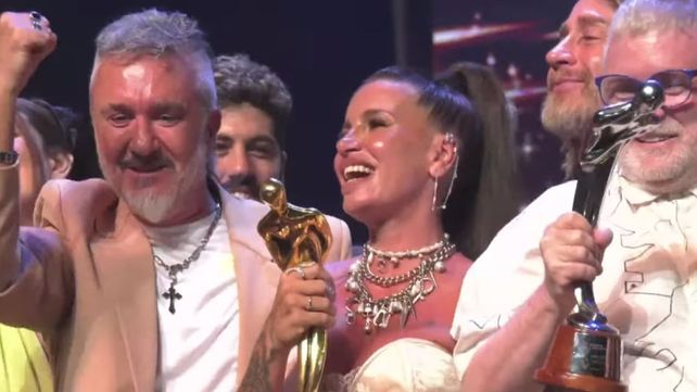 Florencia Peña celebra el Carlos de Oro por Mamma Mía!.