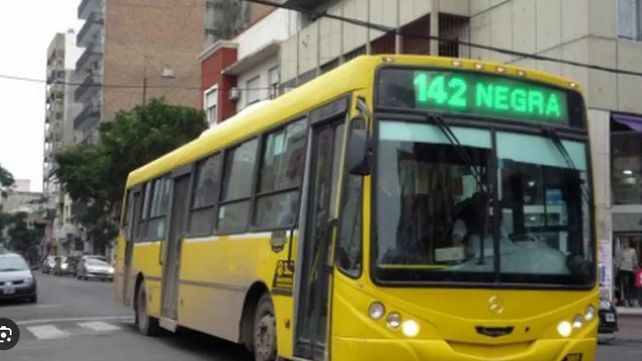 Tercer robo a colectivos en 48 horas: asaltaron un coche de la línea 142