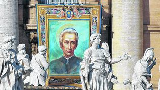 El Papa Francisco proclamó santo al cura Brochero ante cerca de 80 mil fieles