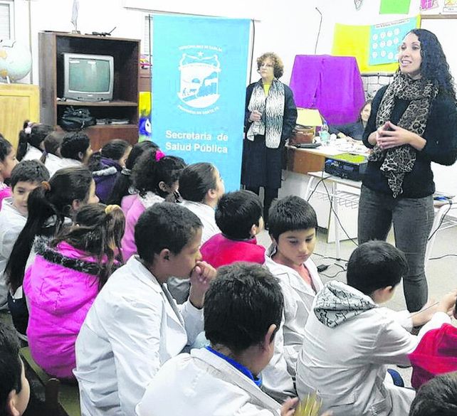 Concientización. Personal del área de Salud dio charlas a los alumnos.