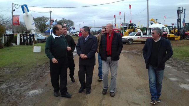 Citricultores. Piana (de bufanda) le reclamó a De Ángeli que tome cartas en defensa de los productores.