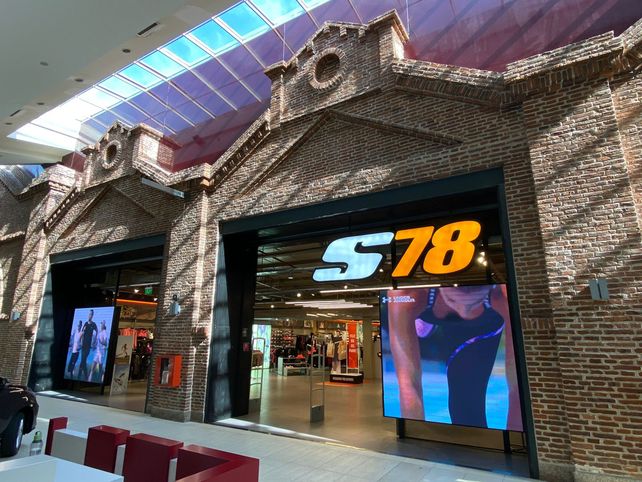 Frente del local de Sport 78 en el shopping Alto Rosario.
