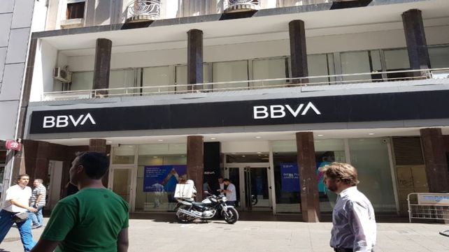 La clientela del banco BBVA denunció que fue estafada por un préstamo de 300 mil pesos que no pidió y fue transferido a otras cuentas.&nbsp;