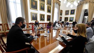 Bordet ordenó reducir la circulación de personas en Paraná