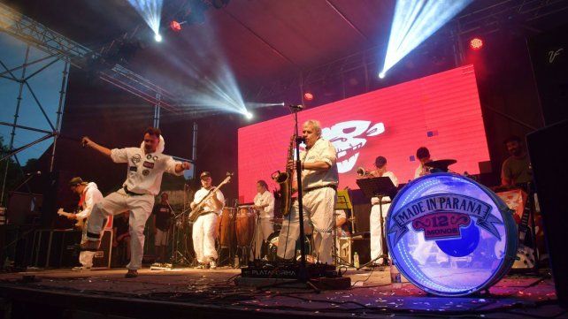 12 Monos hizo bailar al púbico